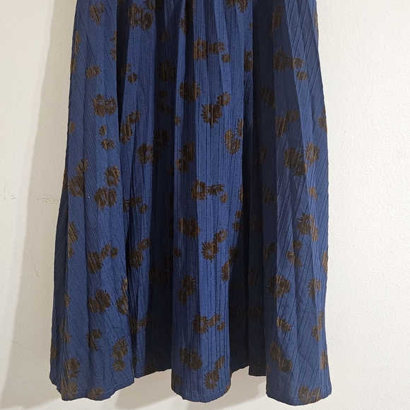 Maple & Cliff Pleated Maxi Skirt - Picture 4 of 5